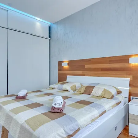 Light In Apartment Pula